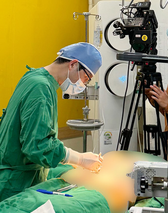 Live Seminar Li 利用 Lipomatic EVA 的腹部整形现场研讨会